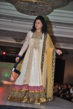 Model walk the ramp at Umeed-Ek Koshish charitable fashion show in Leela hotel on 9th Nov 2012 (66).JPG